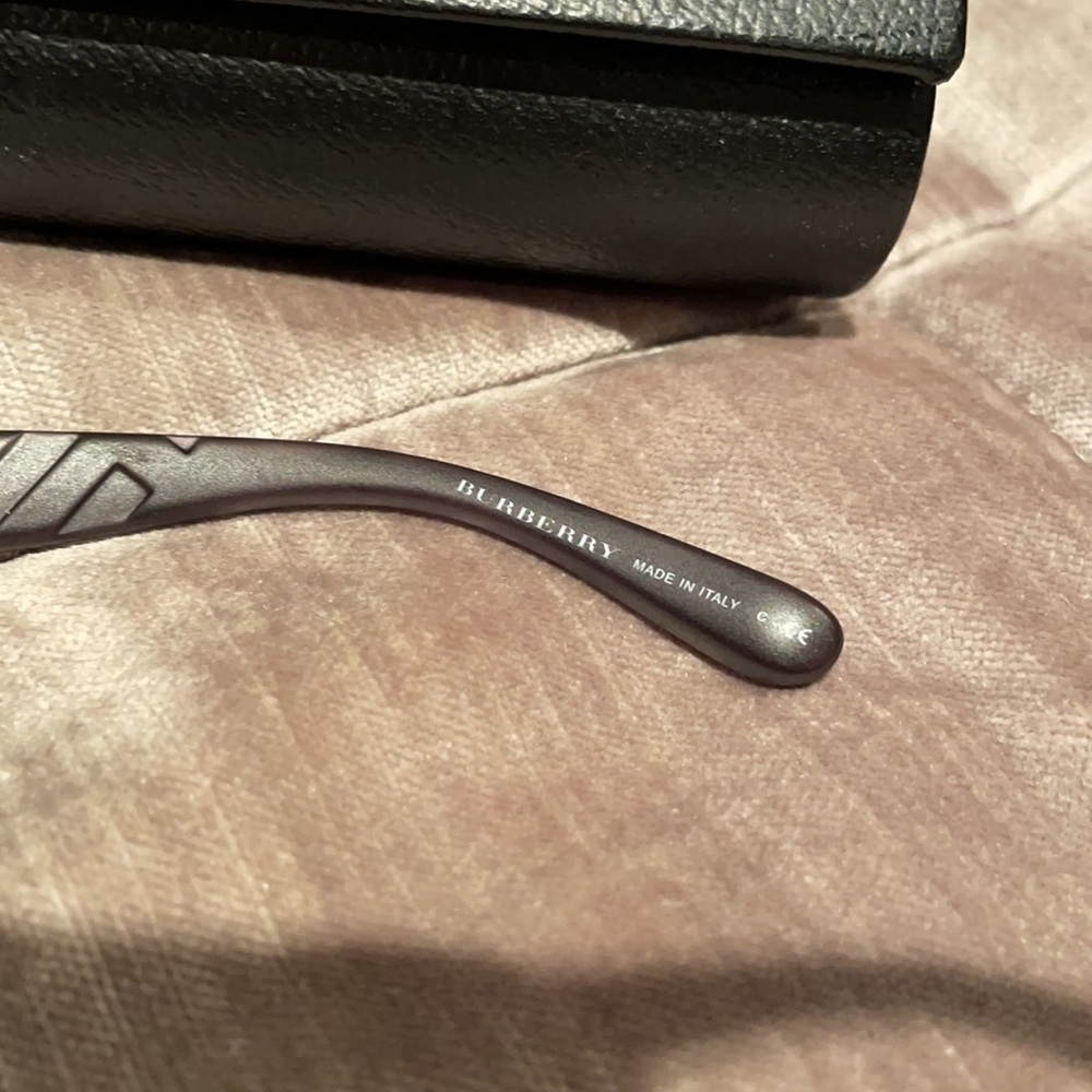 BURBERRY Plaid Signature Design Sunglasses NWOTS - Picture 8 of 16